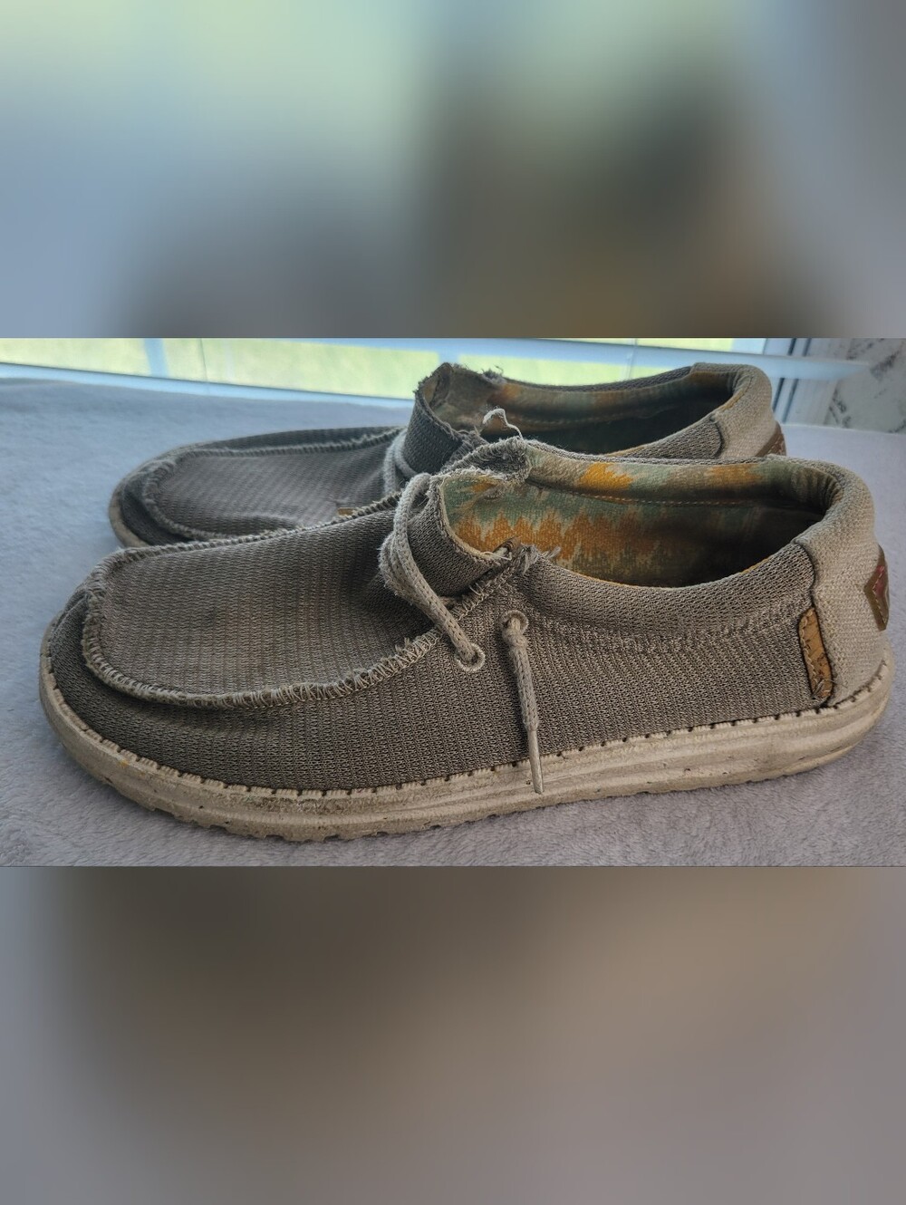 Casual Men's Gray Slip-On Canvas Shoes Hey Dude Wally Eco Sox Sz 8 Beach Used